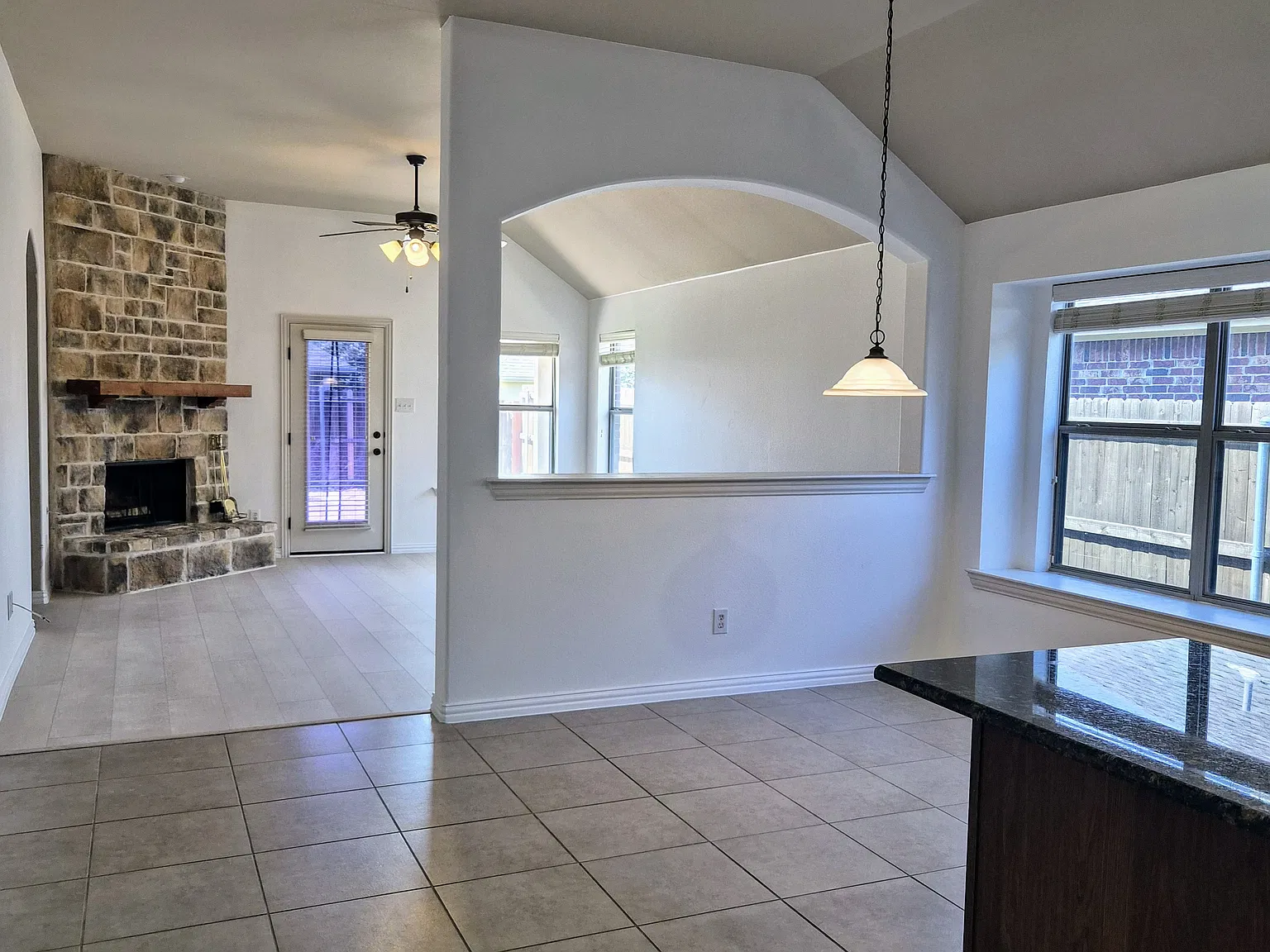 3 bed, 2087 sqft, $2,300 — Photo 3
