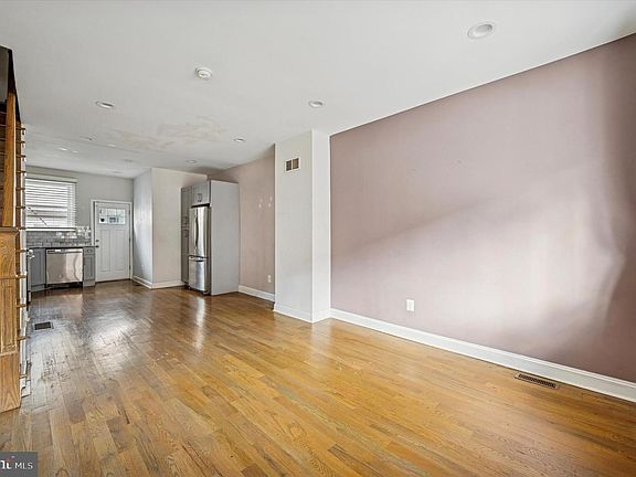 3rd image of 3152 Agate St