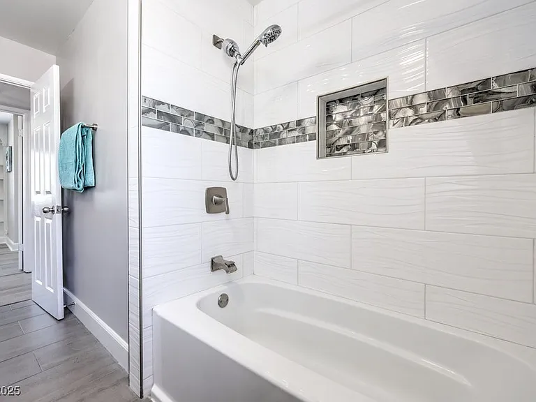 2400 Sherman Pl — Photo 26