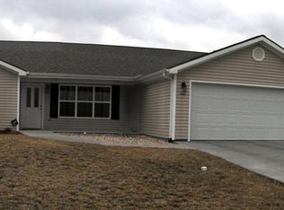 440 Stone Grove Dr, Manhattan, KS 66503