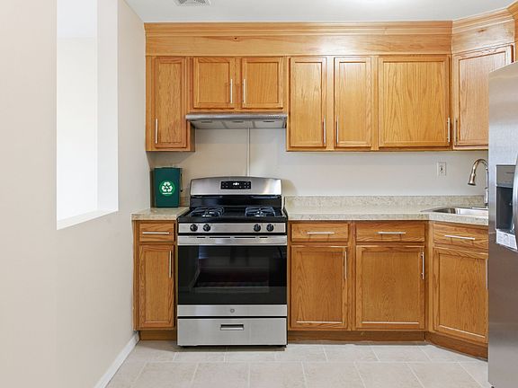 4th image of 731 Logan St Floor 2