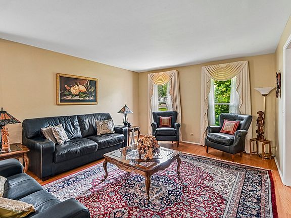 3rd image of 214 Carmelhead Ln