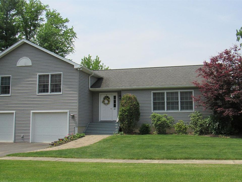 1st image of 10 Greenwood Dr