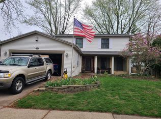 102 S Deerpath Dr, Vernon Hills, IL
