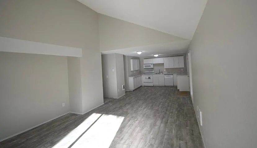 3 bed, 1150 sqft, $2,400 — Photo 3