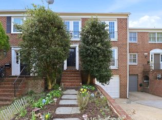 2928 Nob Hill Ct, Alexandria, VA 22314