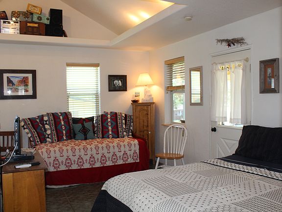 Qn bed, day bed + trundle