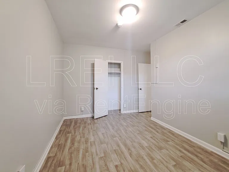1835 La Salle Pl — Photo 8