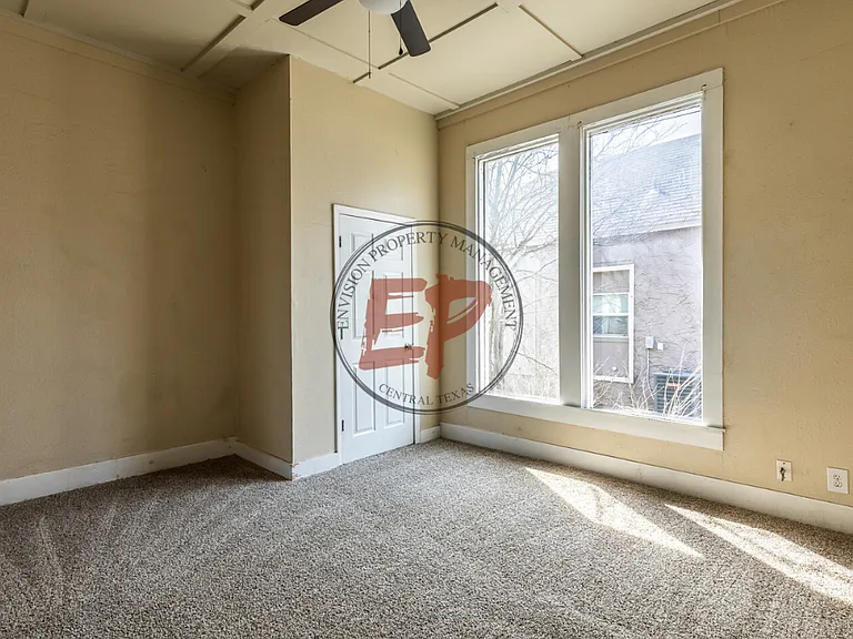 2300 Washington Ave — Photo 4