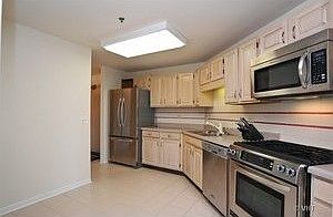 3rd image of 451 Town Place Cir APT 505