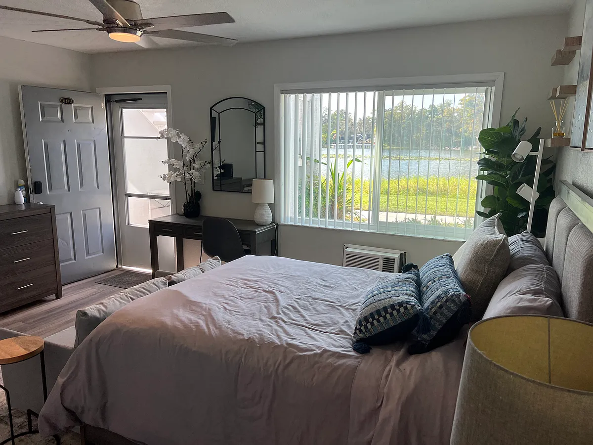 Building Photo - 4141 Dolphin Dr #4141