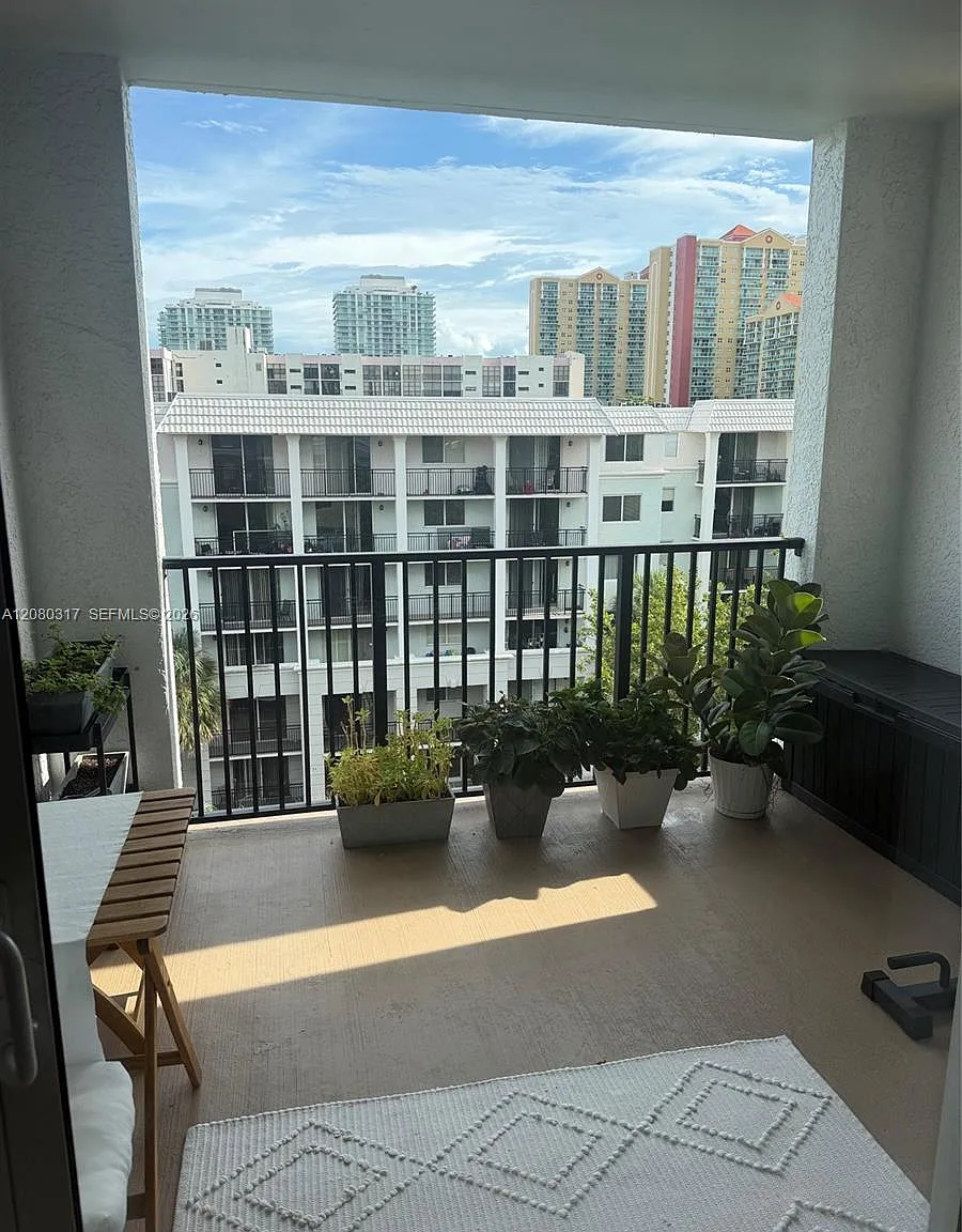 Porto Bellagio Condo — Photo 3
