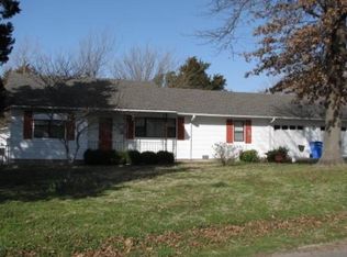 909 SW 3rd St, Checotah, OK 74426