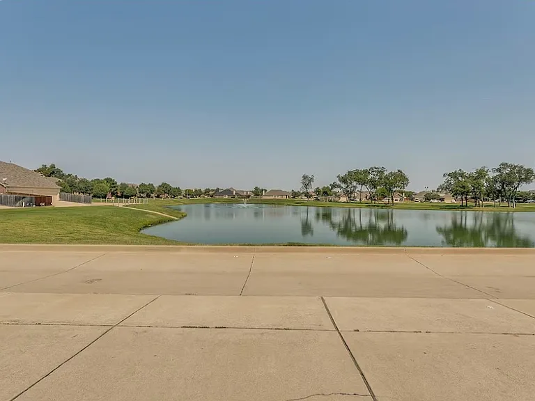 1138 Jamie Dr — Photo 13