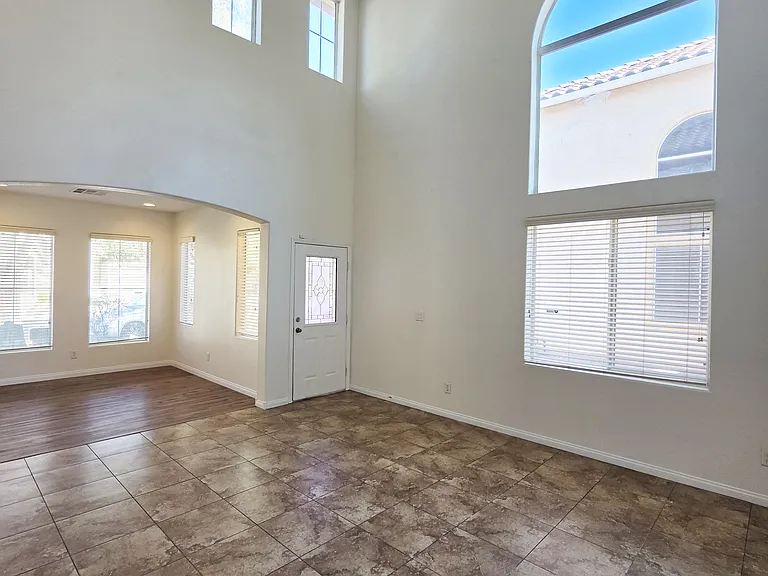 5516 Grey Pointe St — Photo 3