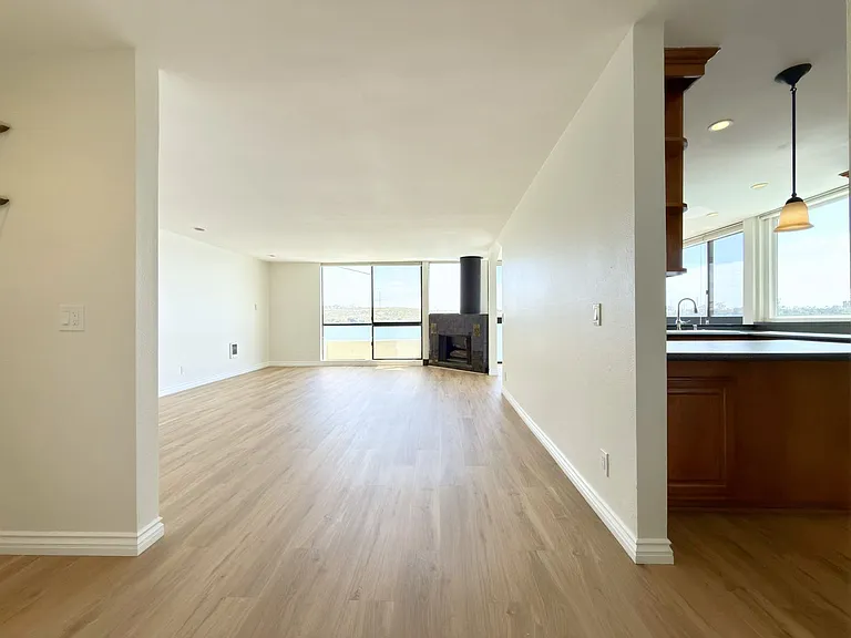 4513 Cove Dr #12 — Photo 5
