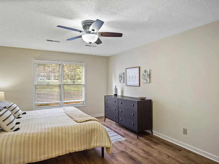 10425 Ravenbrook Ln — Photo 17