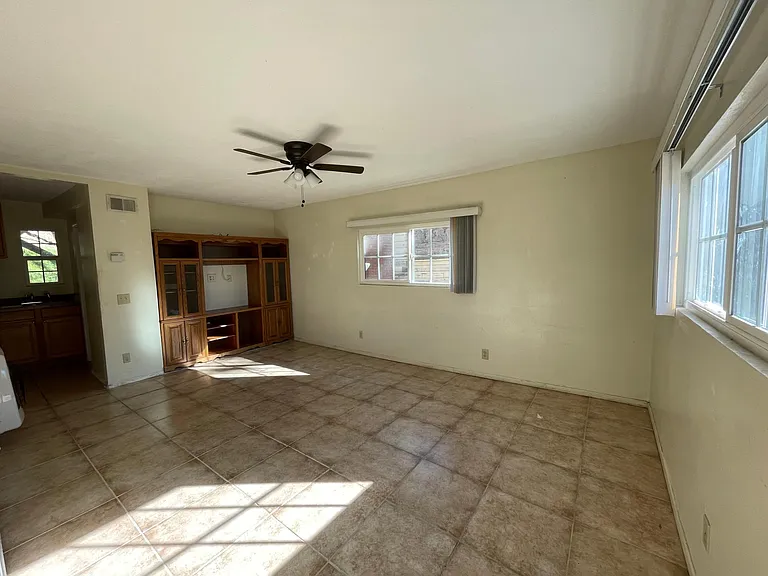 Hilltop Dr — Photo 6