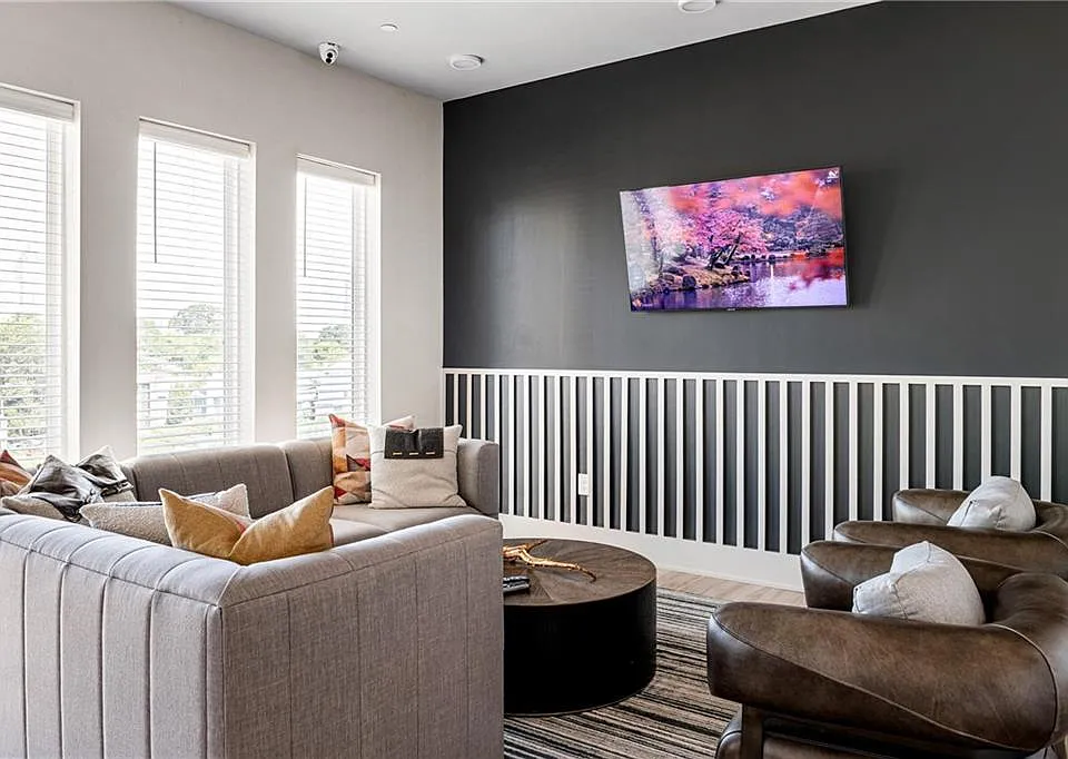 665 Auburn Ave NE #608