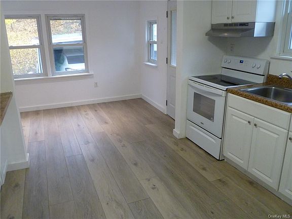 4th image of 215 North St