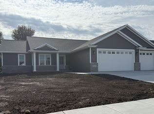 2573 S Stellita Cir, De Pere, WI 54115