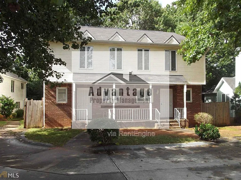 2782 Country Ct SE #B — Photo 1