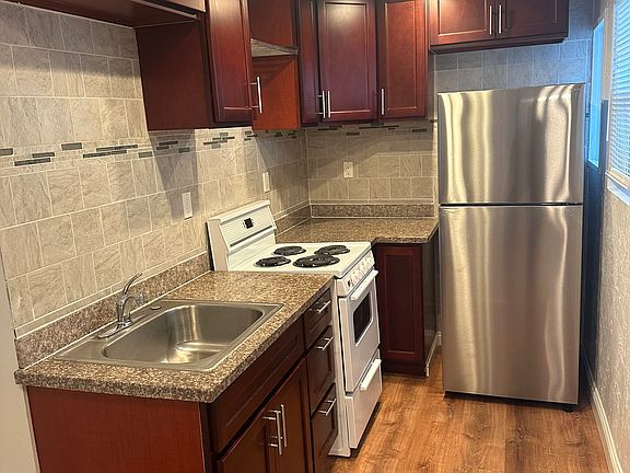 3rd image of 1200-1202 Haight St #4
