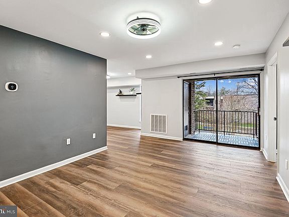 4th image of 19 Silverwood Cir APT 11