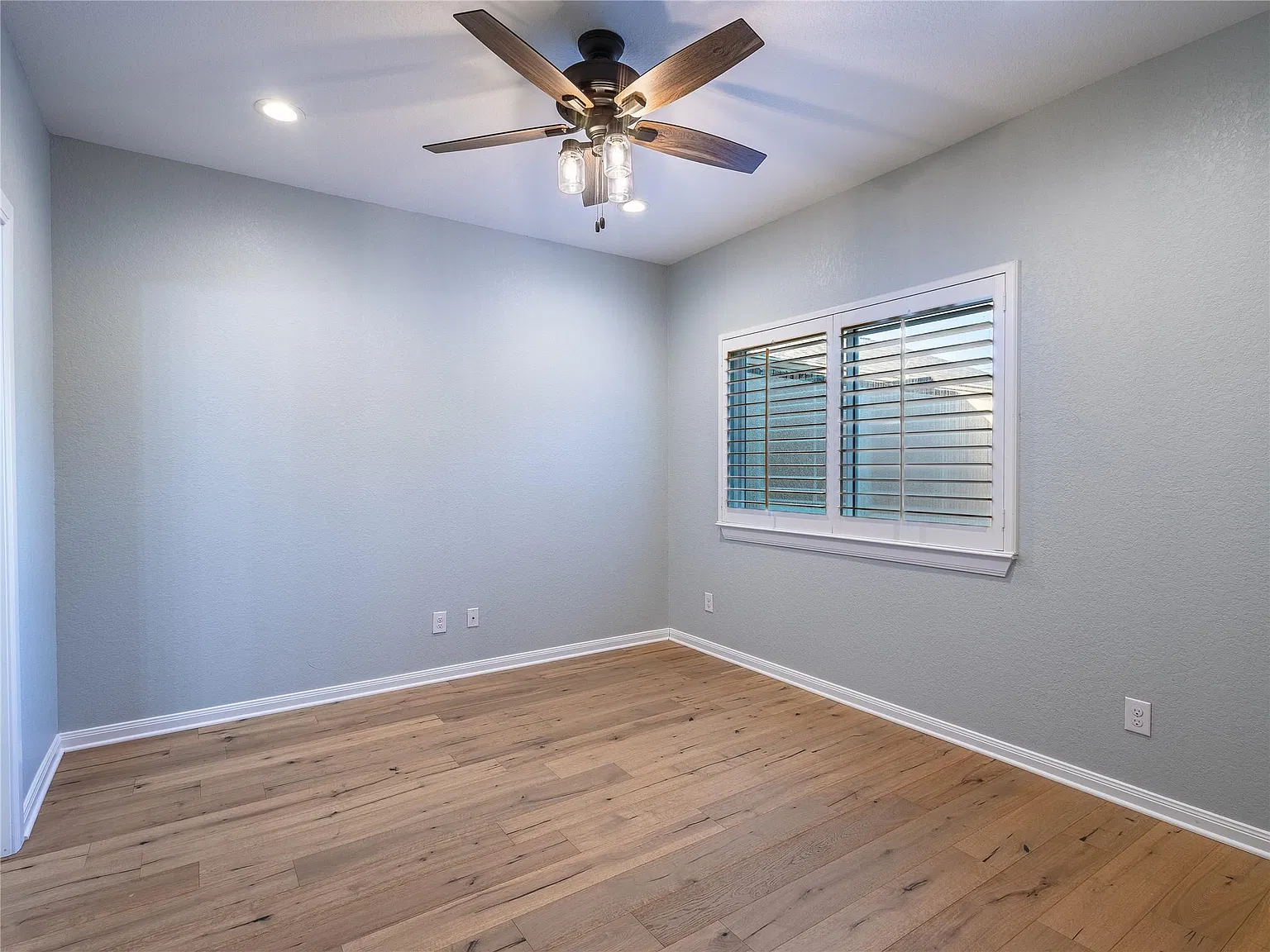 2 bed, 2.5 bath, 1392 sqft, $2,400 — Photo 4