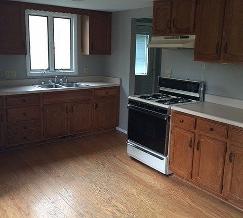 5th image of 4421 Park St