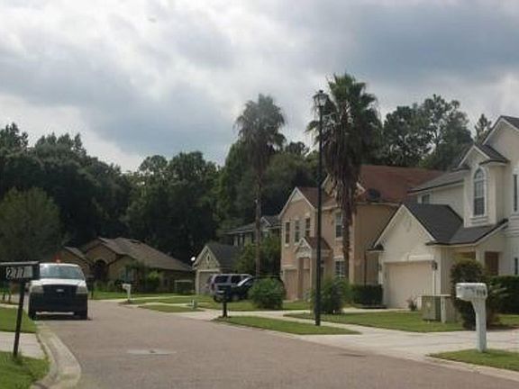 Exterior Neighborhood (street photo)