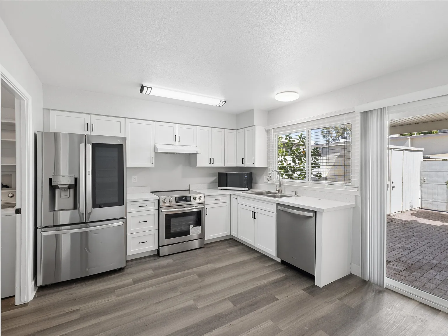 3 bed, 1298 sqft, $2,750 — Photo 2