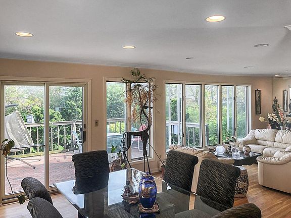2nd image of 605 Park Ln