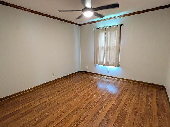 3rd image of 102 Huntington Ridge Rd