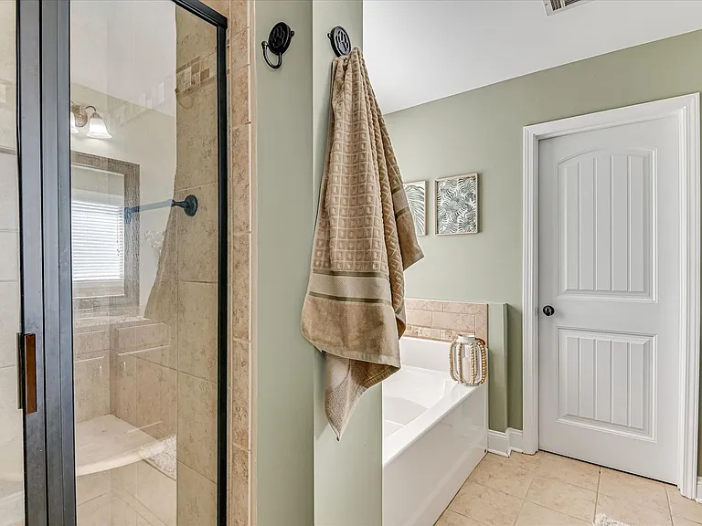 406 Saterlee Ct — Photo 44