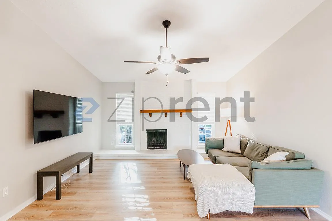 Building Photo - 4159 Steck Ave #226