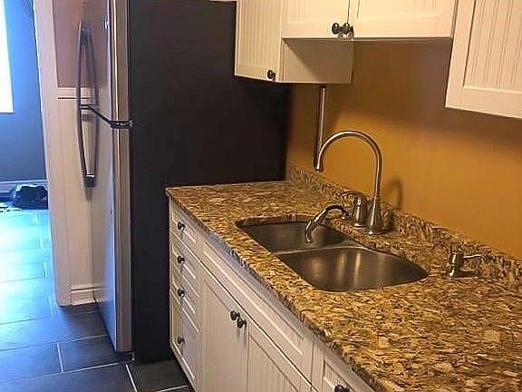 3rd image of 15825 Van Aken Blvd #2BW