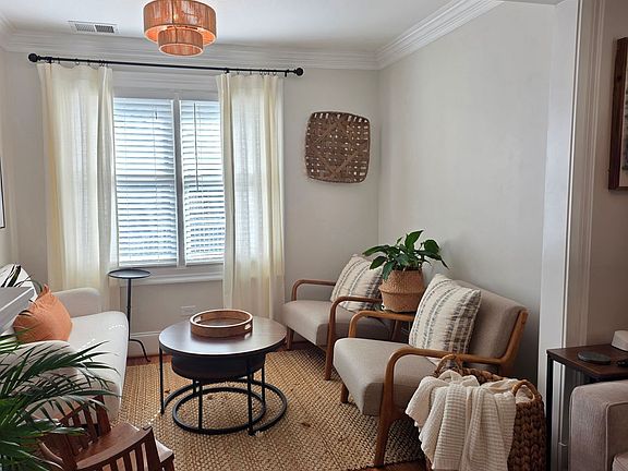 4th image of 2076 Anderson Dr SE