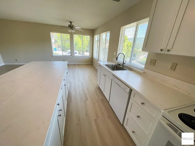 1610 Merritt Dr — Photo 8