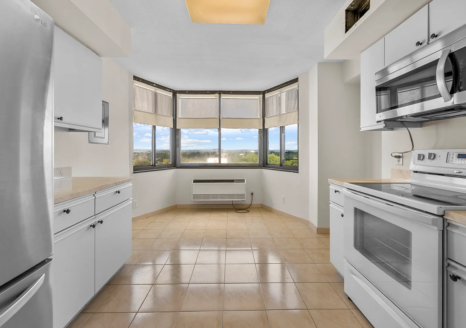 2 bed, 1100 sqft, $2,450 — Photo 2
