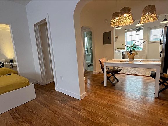 4th image of 1250 Drexel Ave #9