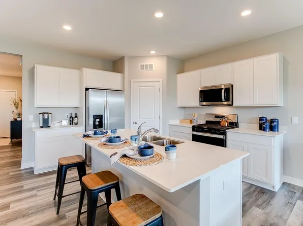 2079 Rainier Dr, Shakopee, MN 55379