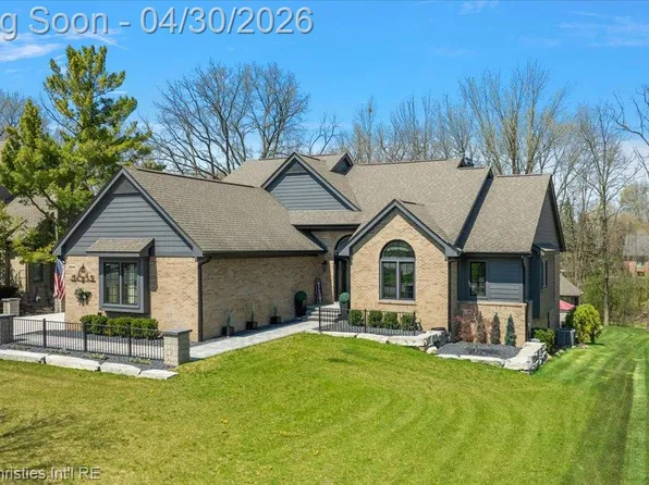 22844 Indianwood Dr, South Lyon, MI 48178