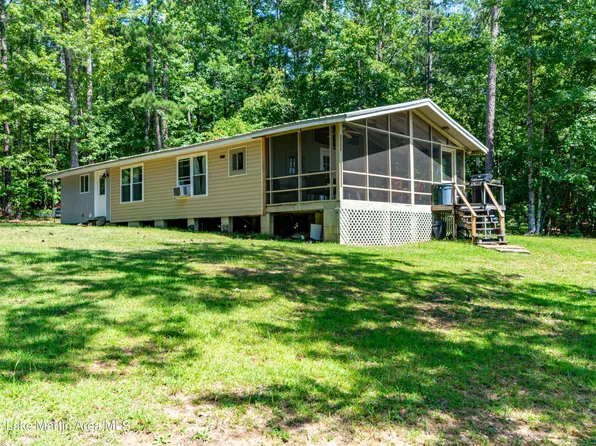 38 Cardinal Dr, Alexander City, AL 35010