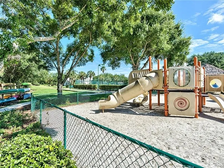 8850 Creek Run Dr — Photo 27