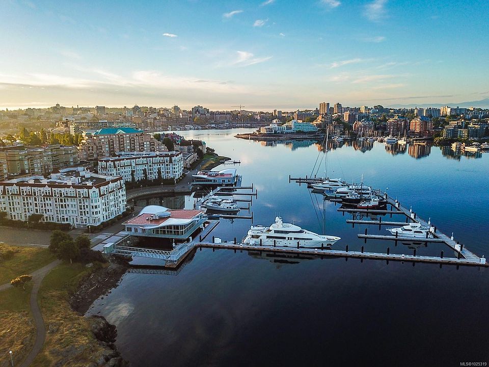 1st image of 75 Songhees Rd #306