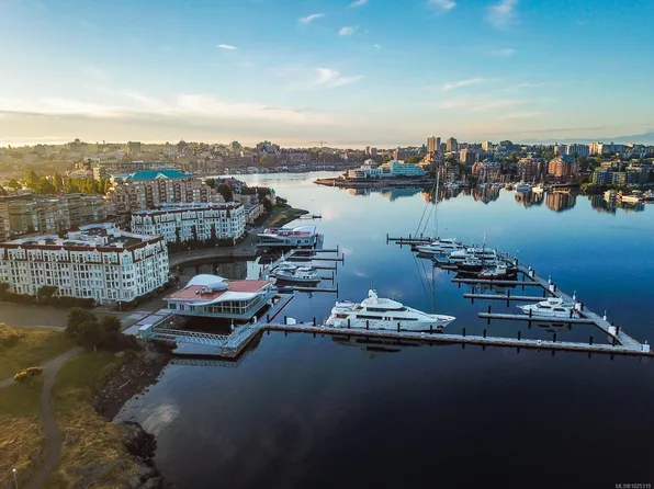 75 Songhees Rd #306, Victoria, BC V9A 7M5