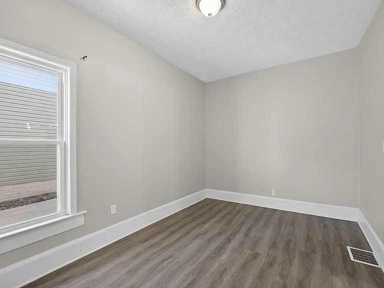1566 Winchester Ave — Photo 19