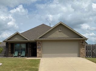 1030 Black Locust Dr, Centerton, AR 72719