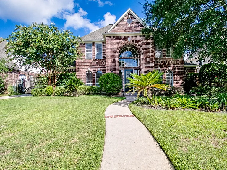 6302 Laver Love Dr — Photo 2